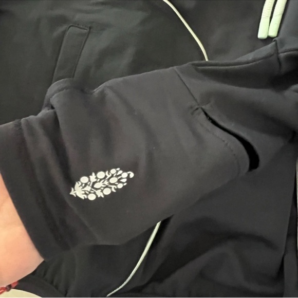 Free People Act Fast Layer - Picture 7 of 12